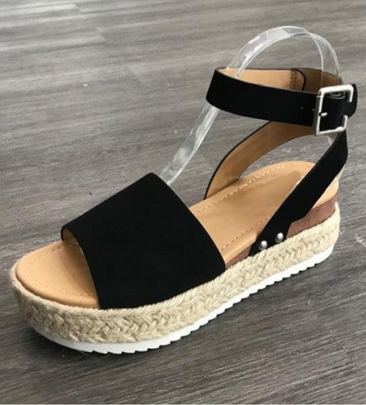Chely’s Summer wedges