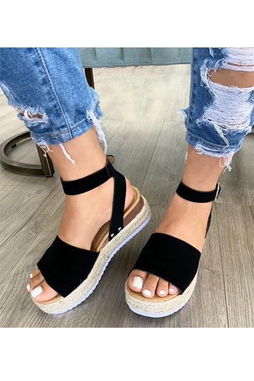 Chely’s Summer wedges